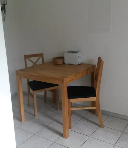 公寓 罗本假日公寓 *